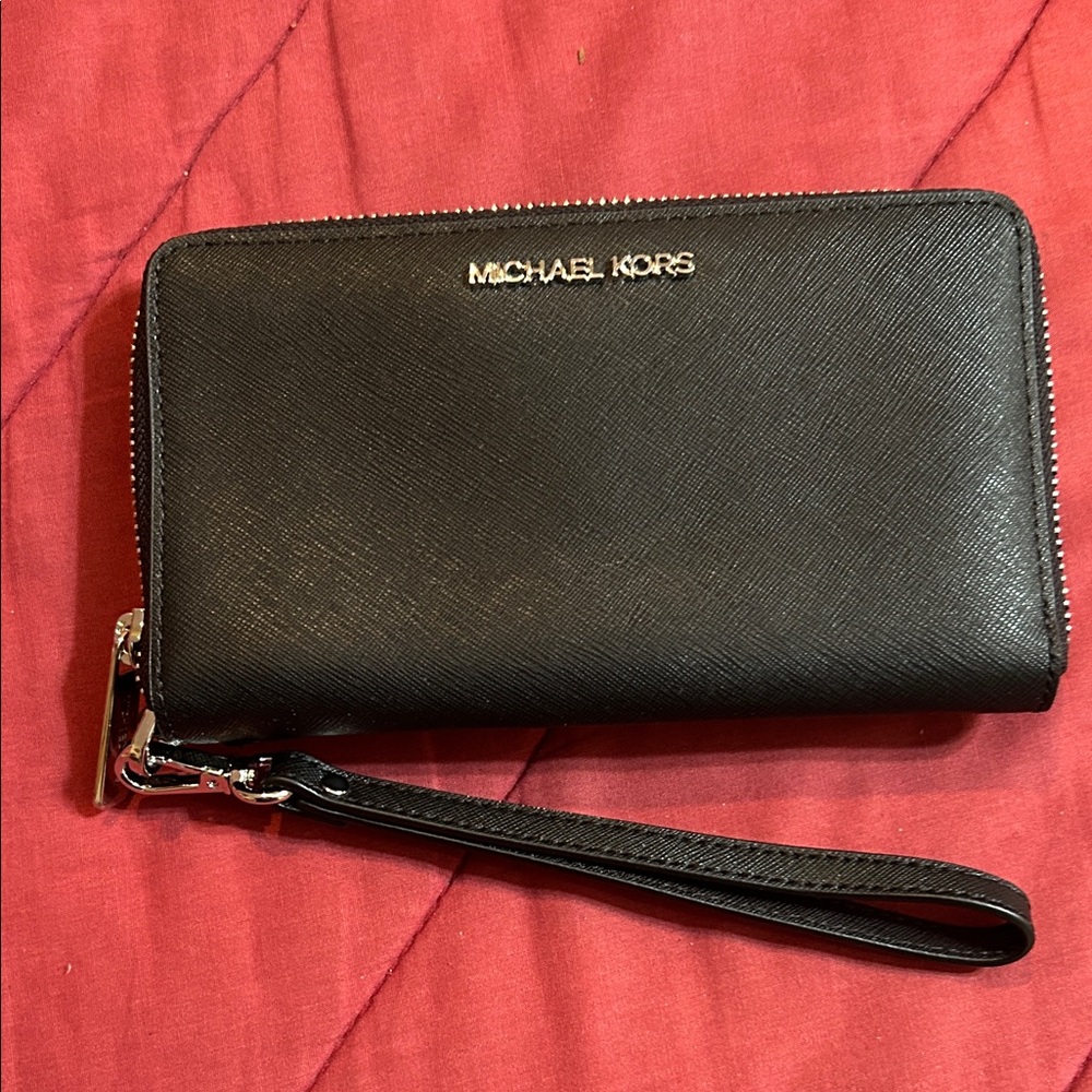 Michael Kors Jet-Set - Black Zip-Around Wristlet/Clutch Tech Friendly Assessory